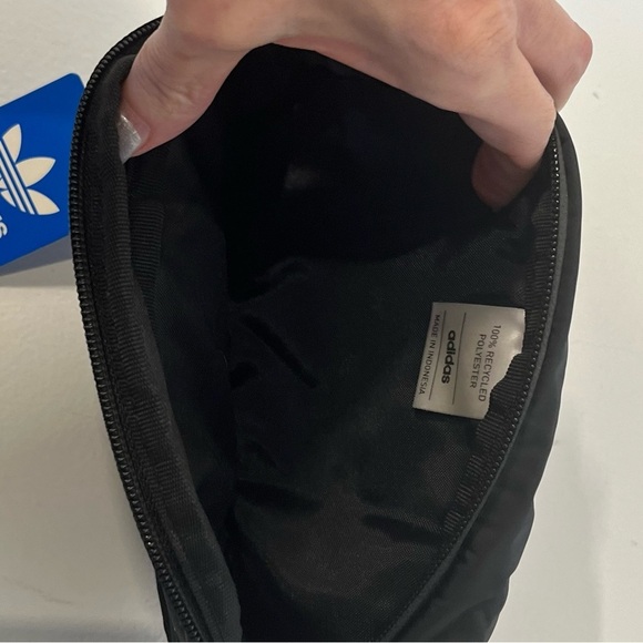 Adidas belt bag, fanny pack, black with white logo . Top zip, front zip pocket. - Picture 2 of 3